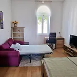 Chika Urban Apartament *